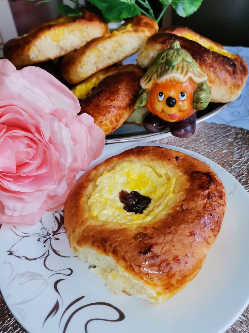 Drożdżówki z serem na jogurcie Drożdżówki z serem na jogurcie