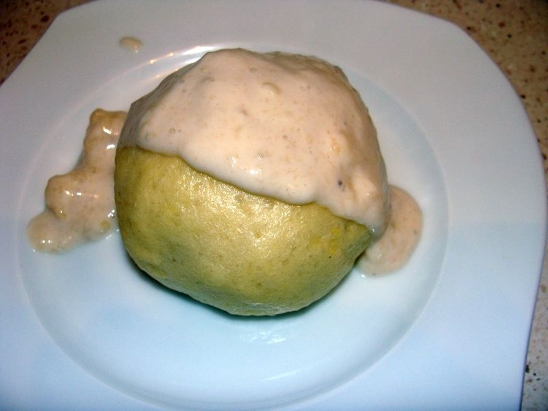 Bułki na parze z sosem bananowym  Bułki na parze z sosem bananowym