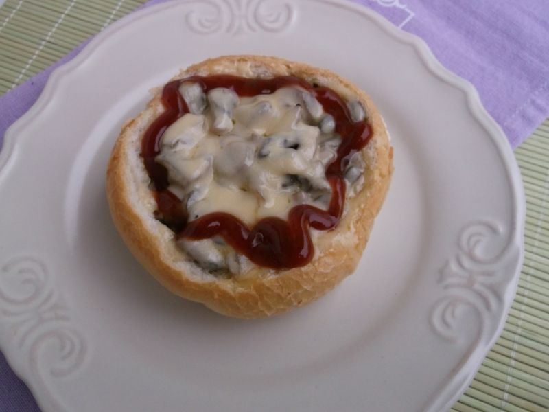 Bułki nadziewane pieczarkami