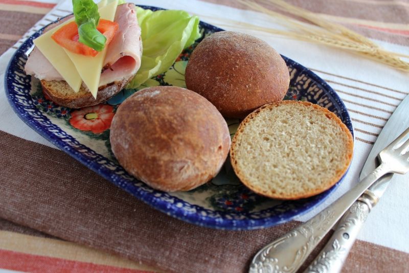 Bułki pszenne na jaglance