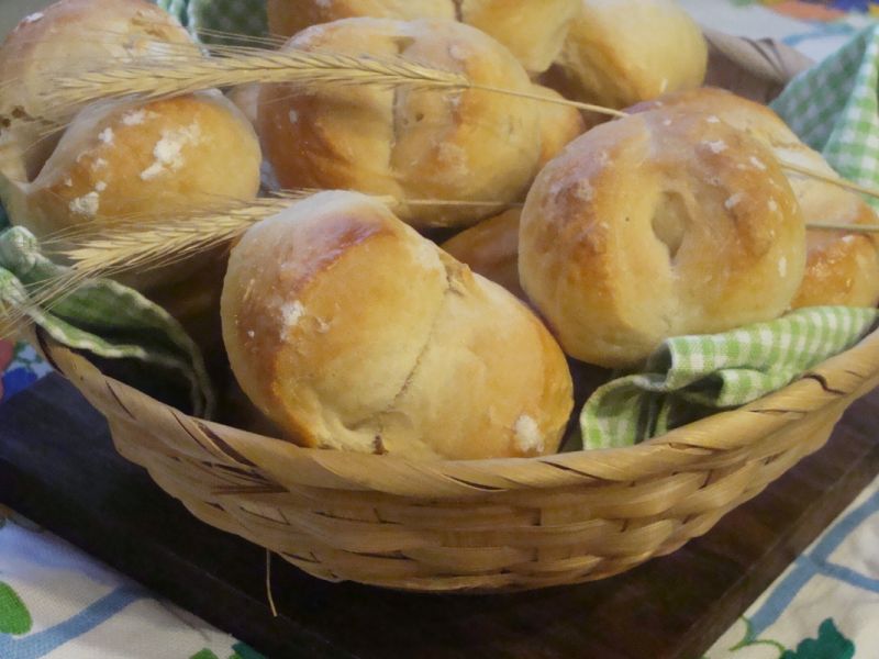 Bułki pszenne z przedziałkiem