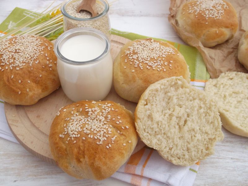 Bułki pszenno - krupczatkowe z sezamem