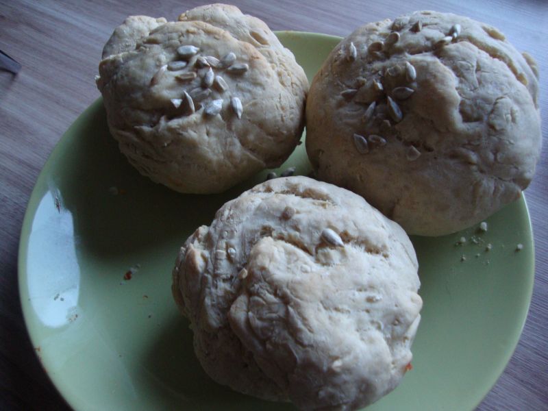 Bułki pszenno-żytnie ze słonecznikiem Bułki pszenno-żytnie ze słonecznikiem