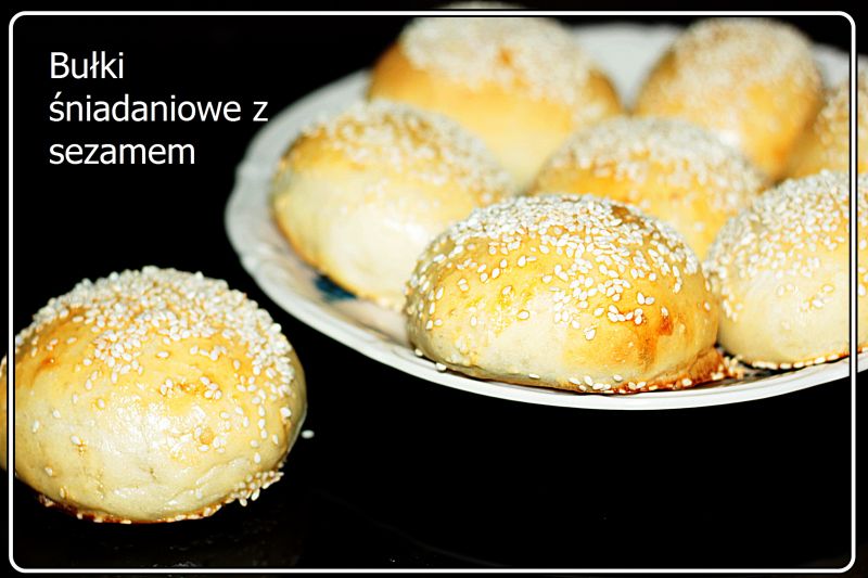 Bułki sezamowe na drożdżach świeżych Bułki sezamowe na drożdżach świeżych