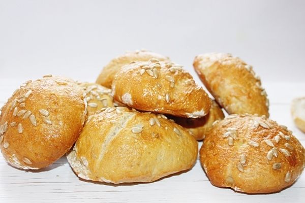 Bułki śniadaniowe ze słonecznikiem  Bułki śniadaniowe ze słonecznikiem