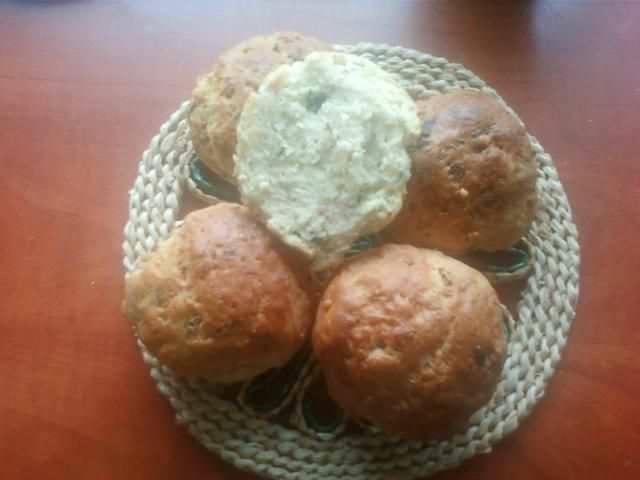 Bułki specjałki z boczkiem i serkiem Bułki specjałki z boczkiem i serkiem