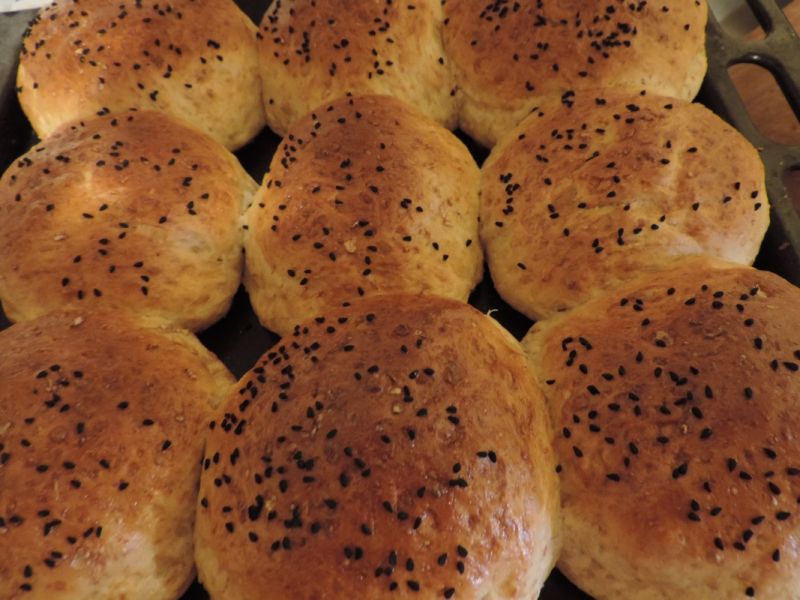 Bułki z otrębami pszennymi z czarnuszką