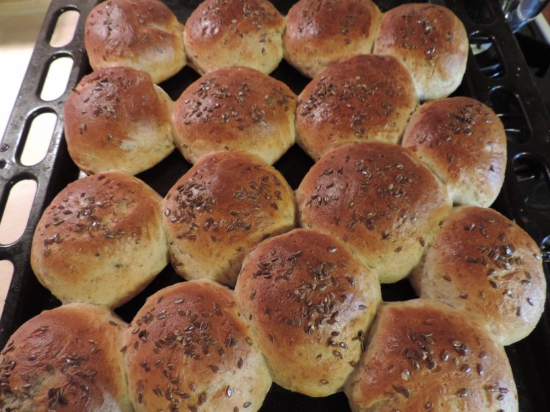 Bułki z otrębami żytnimi i siemieniem lnianym