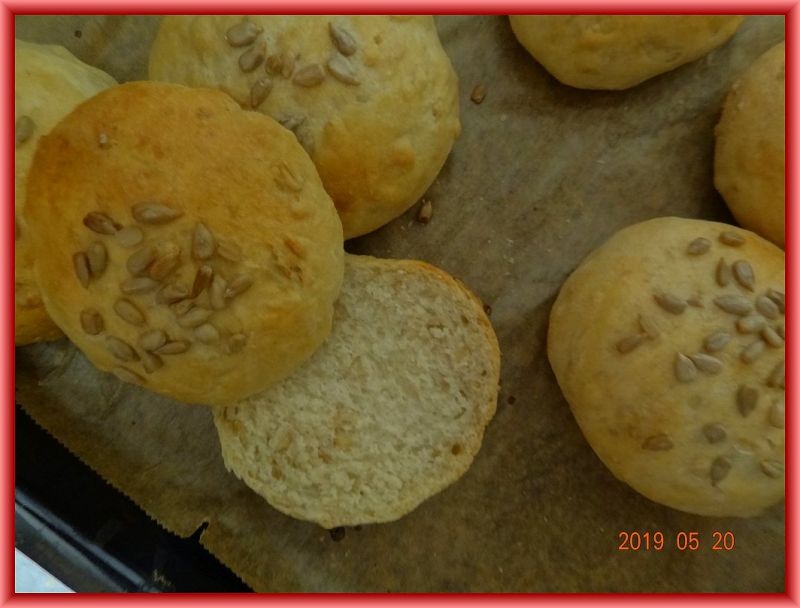 Bułki z płatkami owsianymi Bułki z płatkami owsianymi