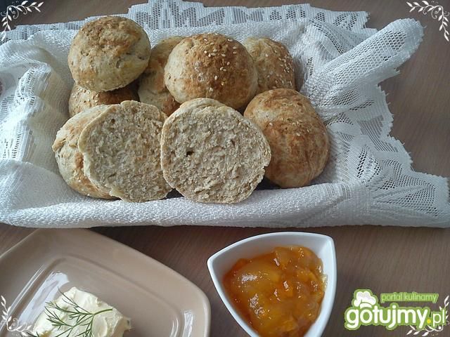 Bułki z płatkami owsianymi i sezamem Bułki z płatkami owsianymi i sezamem