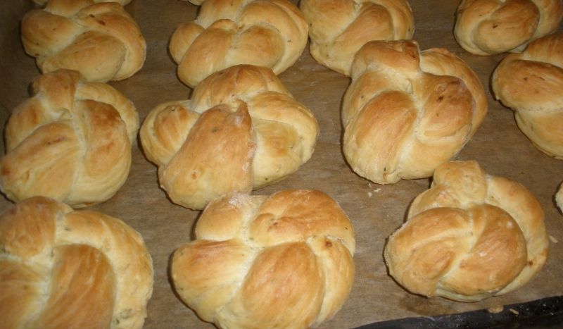 Bułki z przysmażoną cebulką i pietruszką Bułki z przysmażoną cebulką i pietruszką