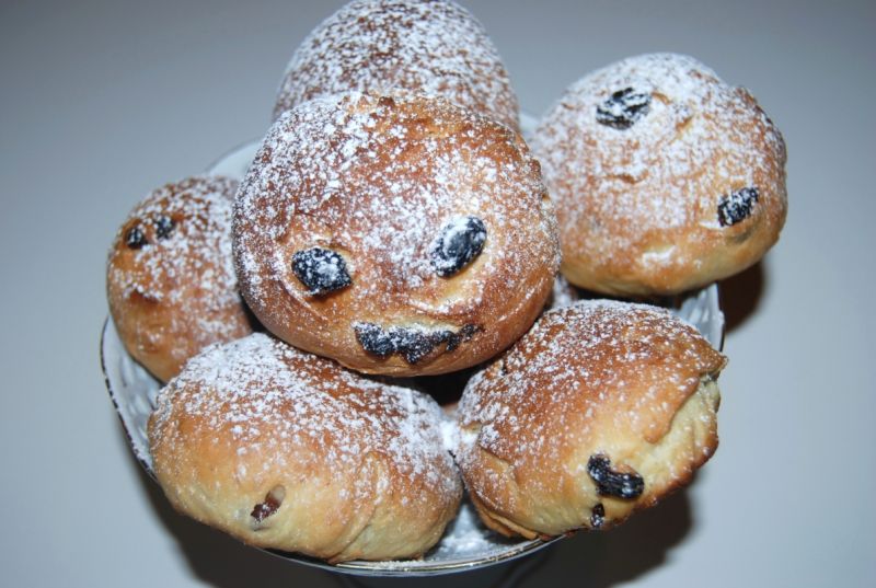 Bułki z rodzynkami