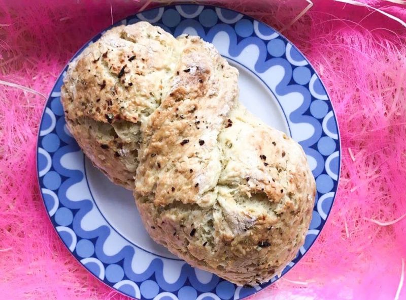 Bułki z suszonymi pomidorami bez drożdży