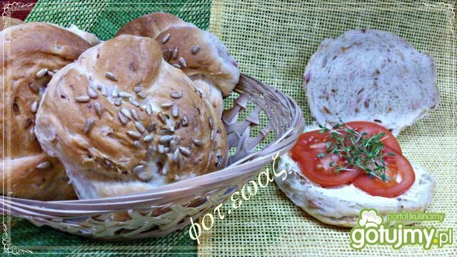 Bułki z wędliną i prażoną cebulką