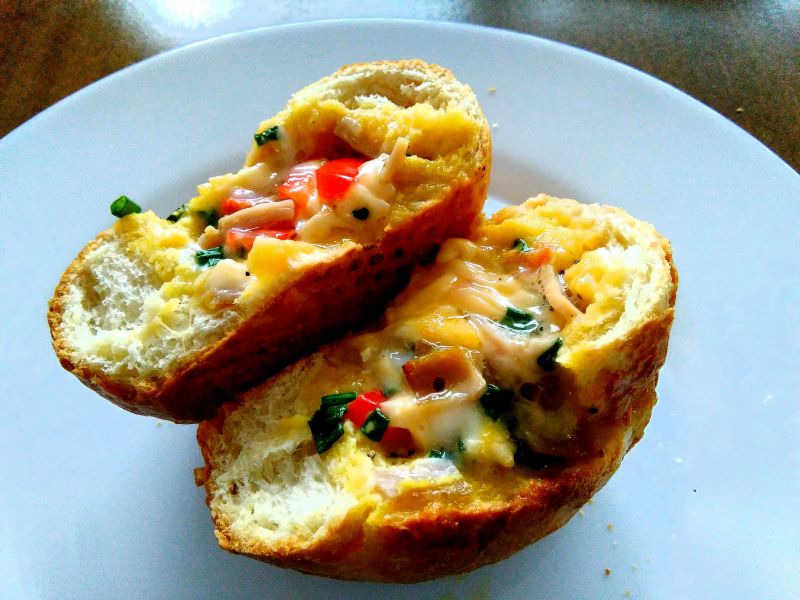Bułki zapiekane z jajecznicą Bułki zapiekane z jajecznicą