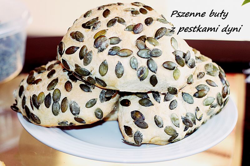 Buły pszenne z pestkami dyni Buły pszenne z pestkami dyni