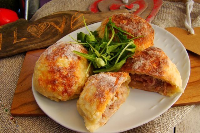 Buły z farszem kapuściano mięsnym 