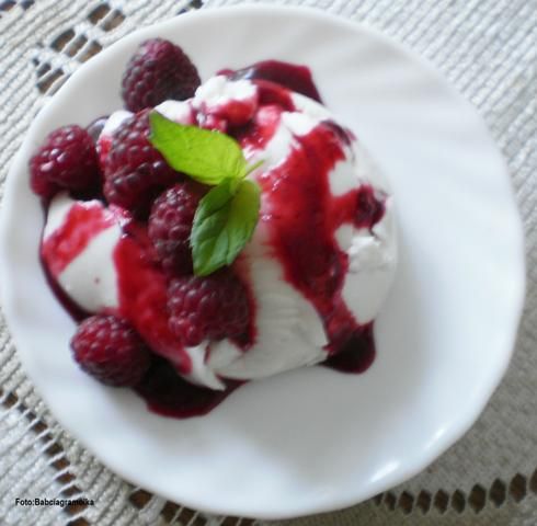 Bunia robi panna cottę : Bunia robi panna cottę :