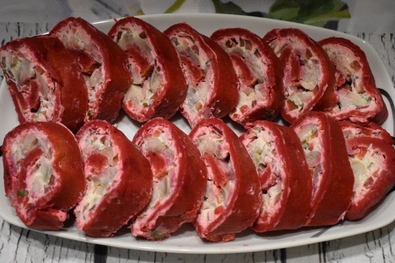 Buraczana rolada ze śledziem