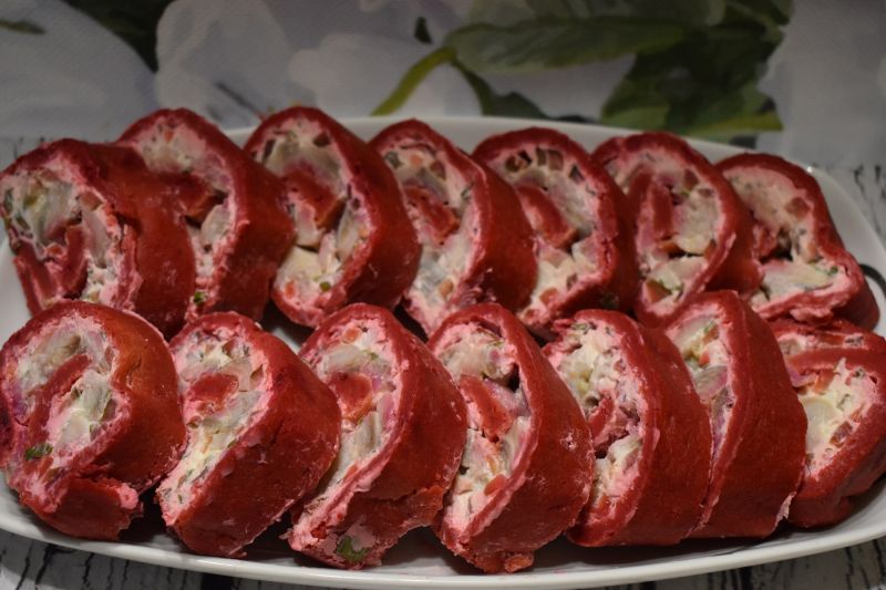 Buraczana rolada ze śledziem