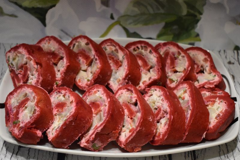 Buraczana rolada ze śledziem