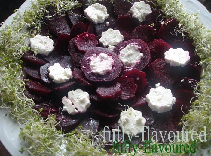 Buraczana sałatka z owczym serem