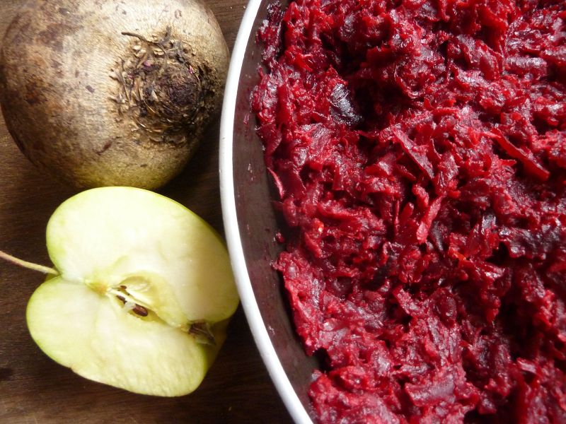 Buraczki duszone z jabłkiem i skórką cytryny Buraczki duszone z jabłkiem i skórką cytryny