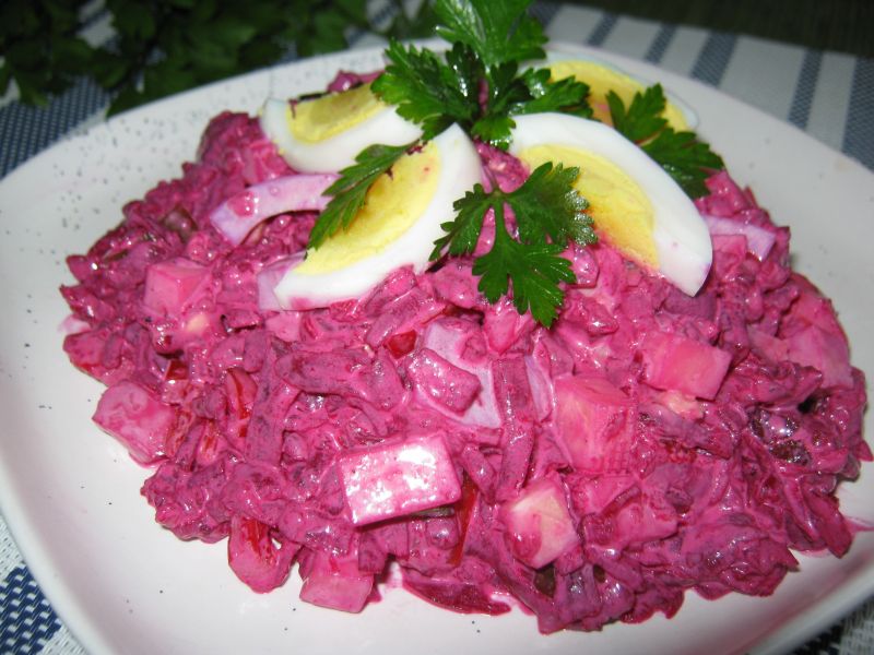 Buraczki z jajkiem,papryką i serem