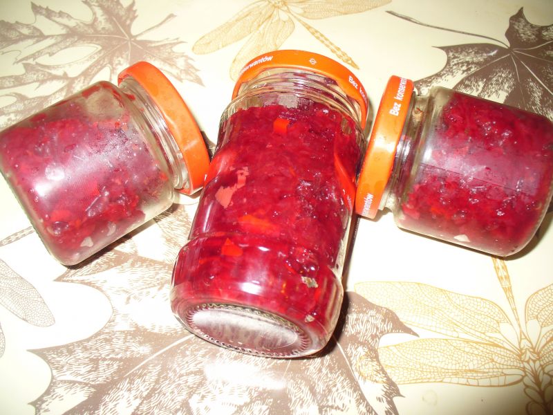 Buraczki z papryką i czerwoną cebulą do słoików Buraczki z papryką i czerwoną cebulą do słoików