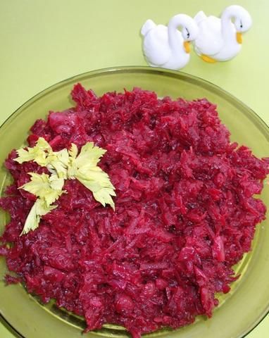 Buraczki zasmazane z cebulka i jablkiem Buraczki zasmazane z cebulka i jablkiem