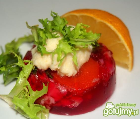 Buraczkowe galaretki podane z chrzanem