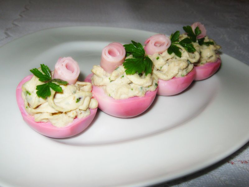 Buraczkowe jajka z farszem