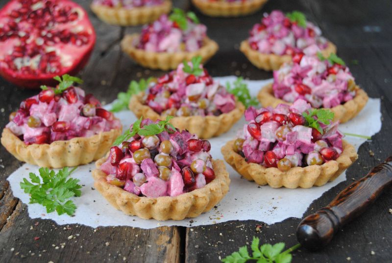 Buraczkowo-śledziowe tartaletki