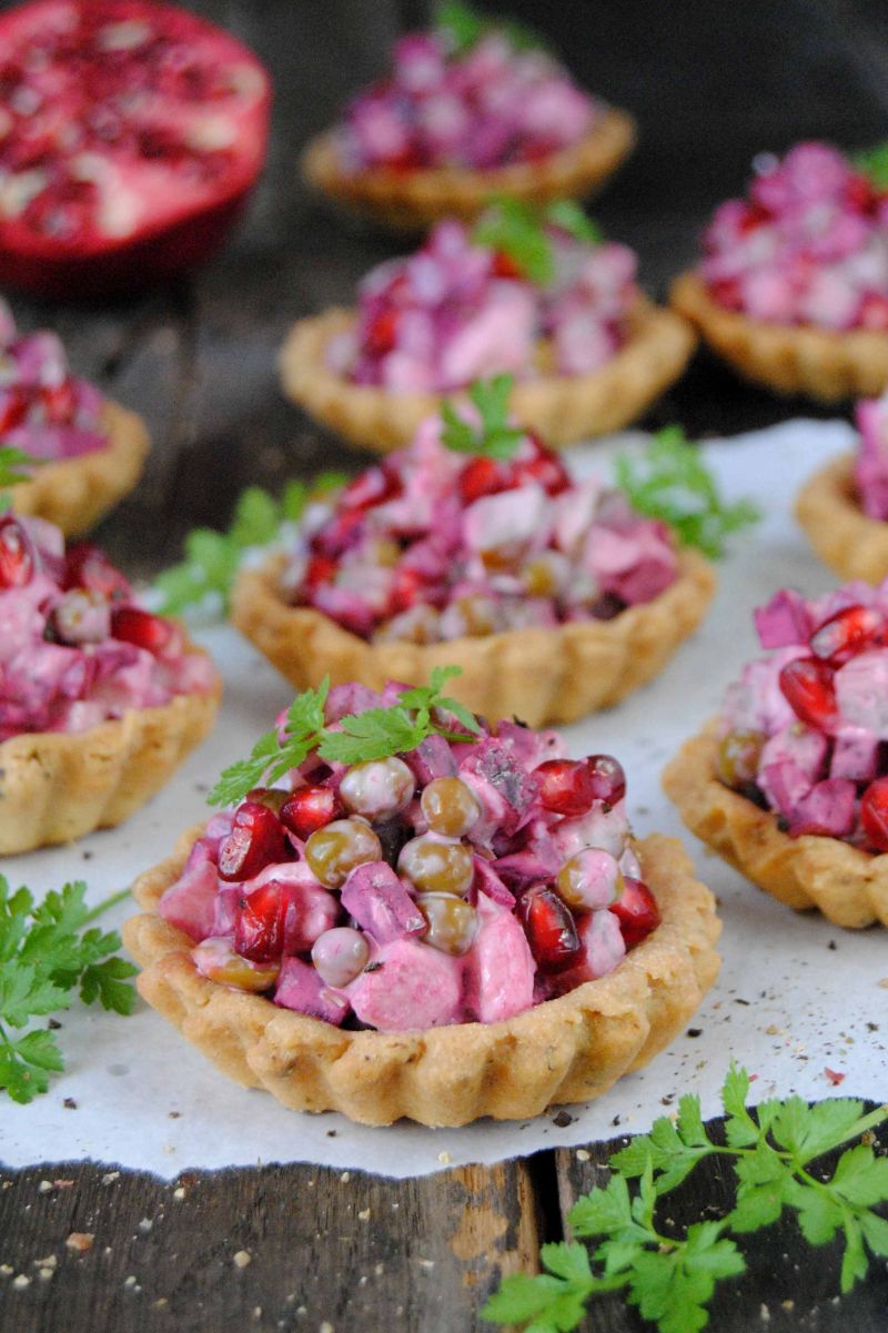 Buraczkowo-śledziowe tartaletki