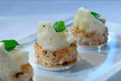 Burger z krewetek z pianką curry 