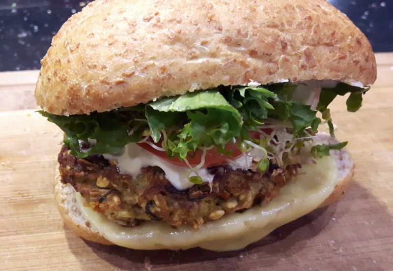 Burgery owsiane z cukinią i marchewką