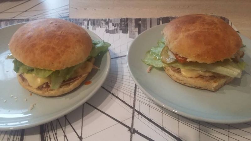 Burgery z mięsem wieprzowym - pulled pork  Burgery z mięsem wieprzowym - pulled pork