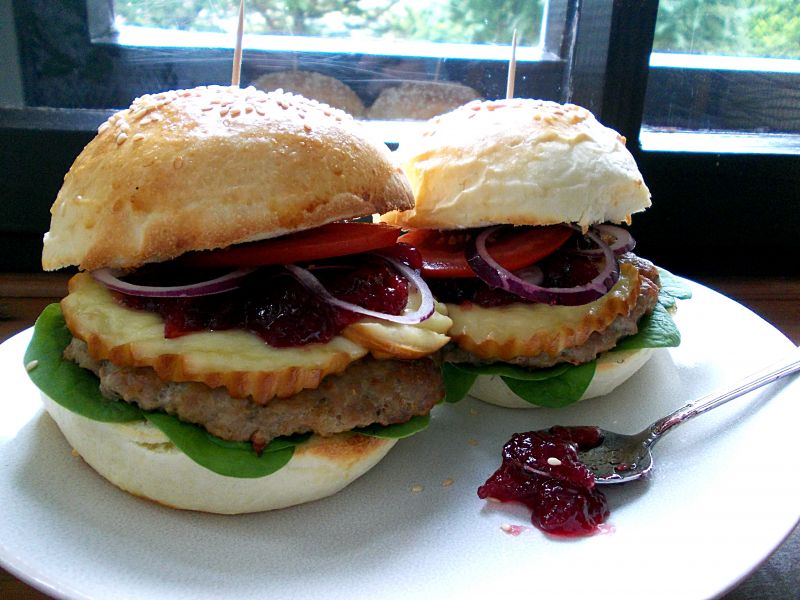 Burgery z oscypkiem i żurawiną
