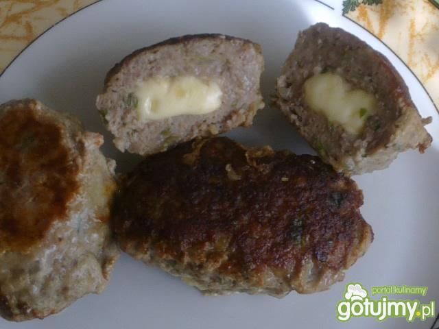 Burgery z żółtym serem  Burgery z żółtym serem