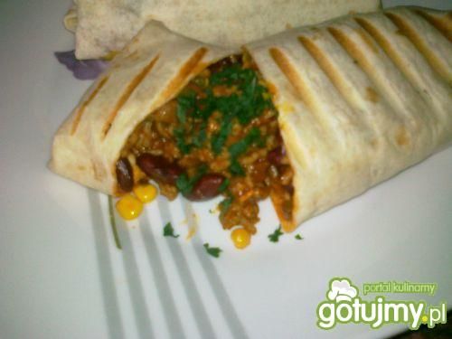 Burrito z mięsem mielonym i pieczarkami