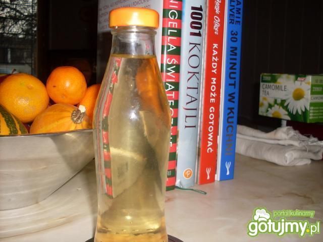 Buteleczka jabłkowego octu-na Święta Buteleczka jabłkowego octu-na Święta