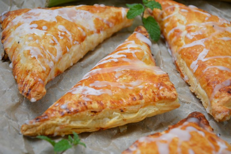 Ciastka francuskie z rabarbarem w mascarpone Ciastka francuskie z rabarbarem w mascarpone