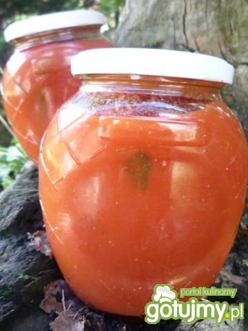 Całe pomidory w przecierze na zimę