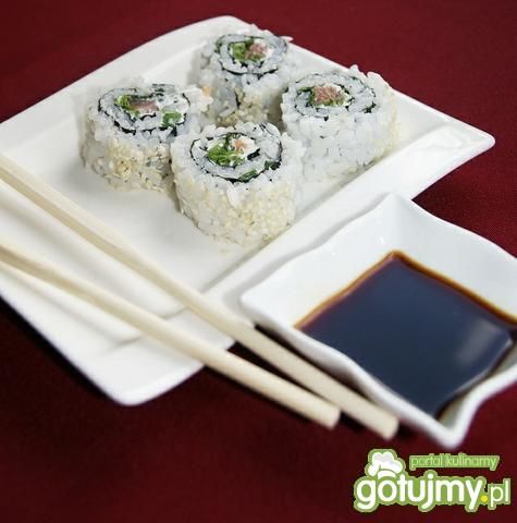 California roll z rukolą i philadelphią California roll z rukolą i philadelphią
