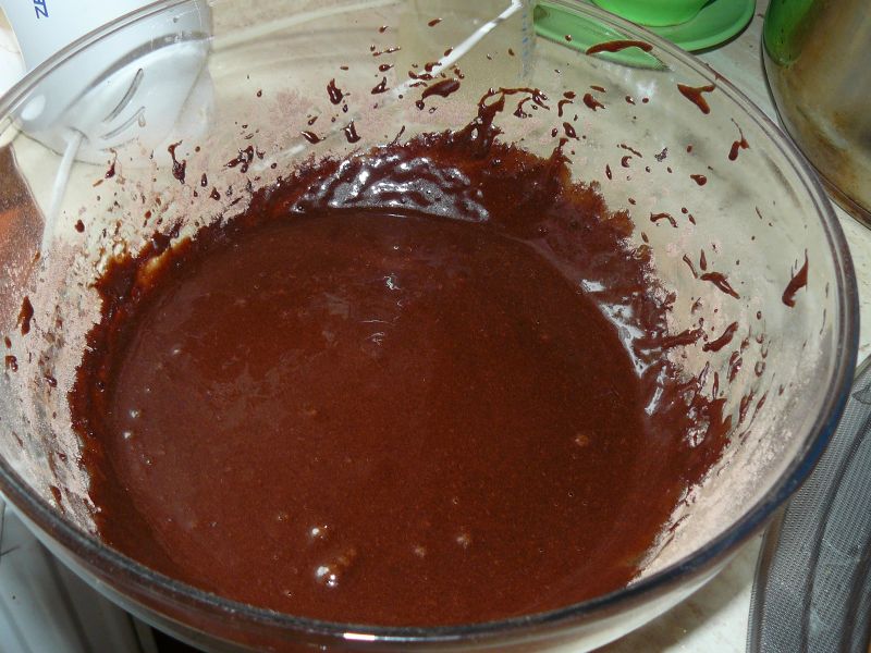 Calineczka-malinowy torcik na czekoladowym spodzie