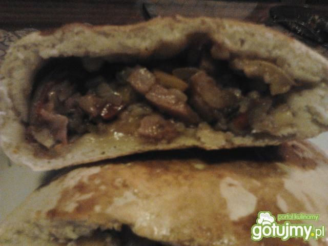 Calzone na cieście drożdżowym