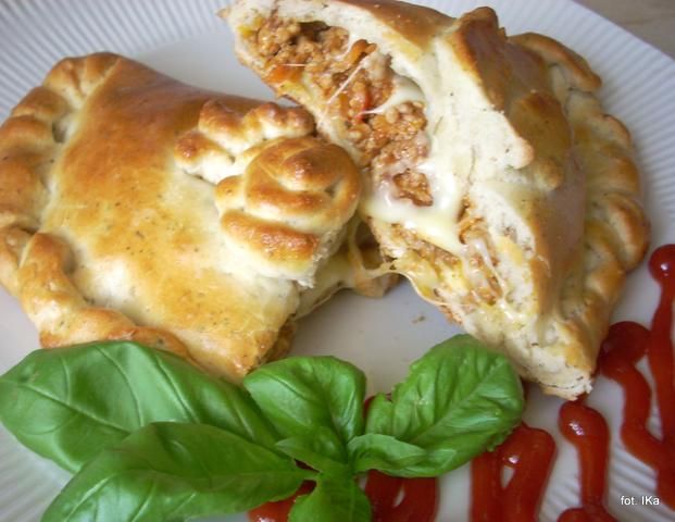 Calzone po bolońsku  Calzone po bolońsku