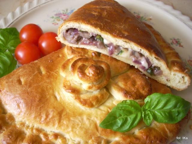 Calzone z gąsówkami Calzone z gąsówkami