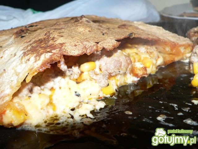 Calzone z mięsem mielonym 