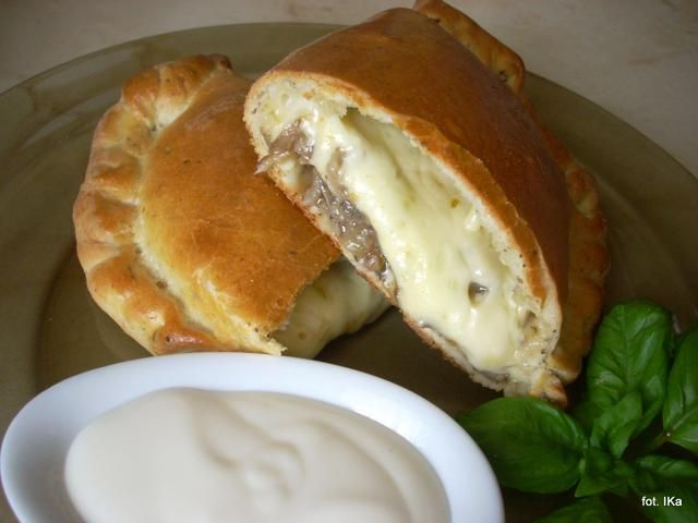 Calzone ziołowe z pieczarkami 